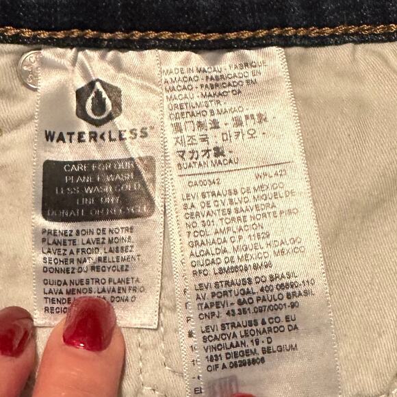 NWT, Levi Strauss & Co Women’s Sz 26W Dark Wash Denim Distressed Boyfriend Jean - Picture 11 of 11